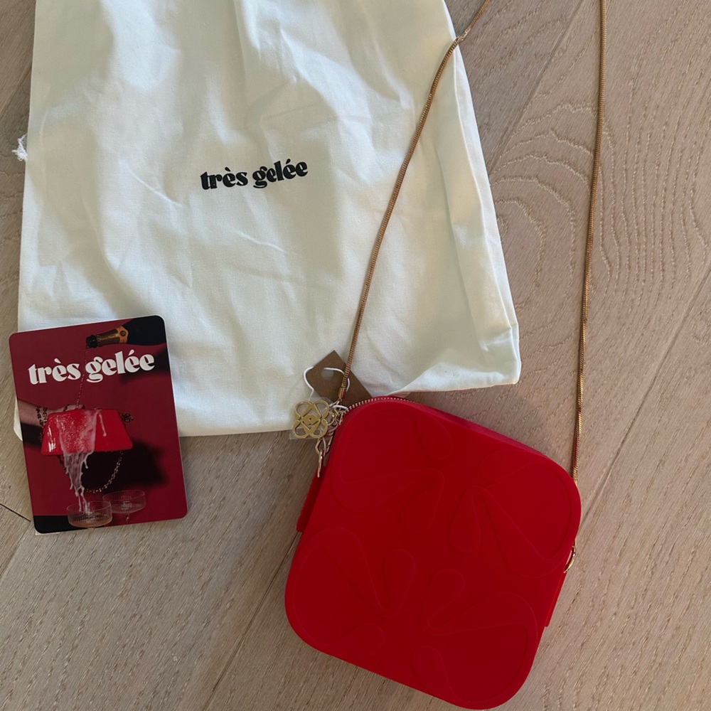 Très Gelée Red Crossbody Bag with Gold Chain Strap